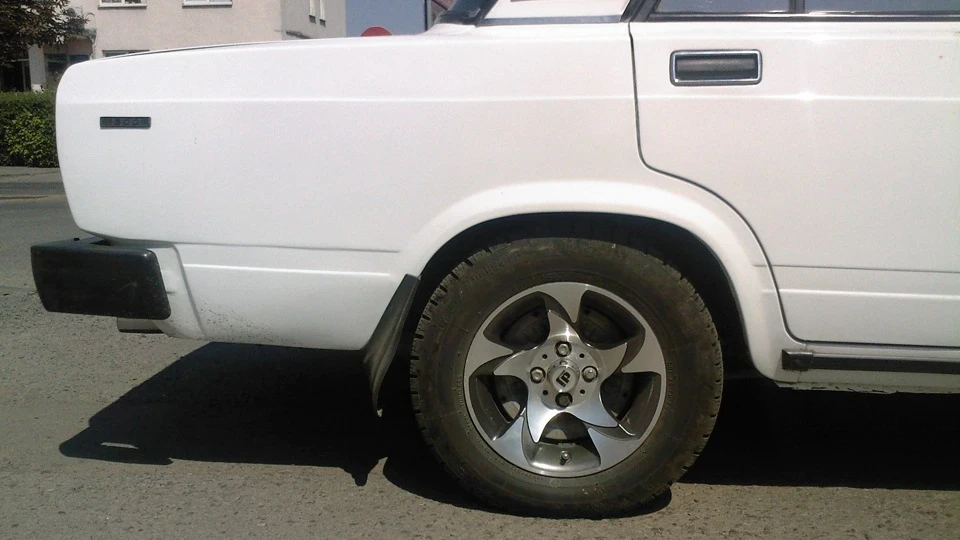 Lada 2105 White Horse 5