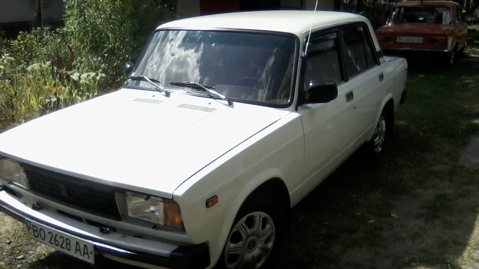 Lada 2105 White 3