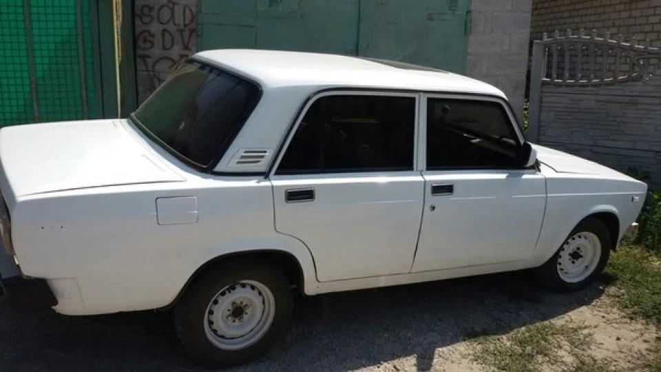 Lada 2105 White 5
