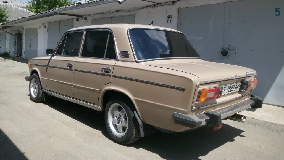 Lada 2106
