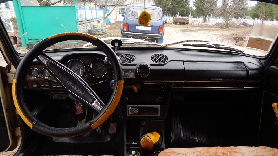 Lada 2106 1 local celebrity 3