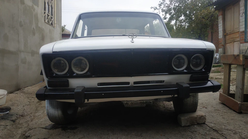 Lada 2106 1.8 Black in white 2