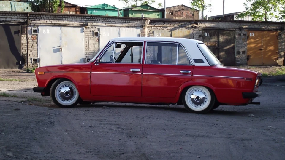 Lada 2106 RedWhiteResto 2