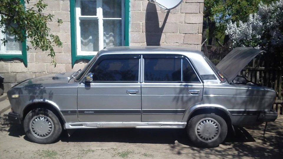Lada 2106 Сріблястий металік 4