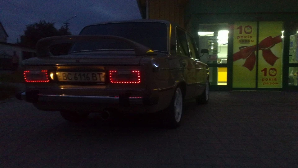 Lada 2106 Sticker Bombing 4