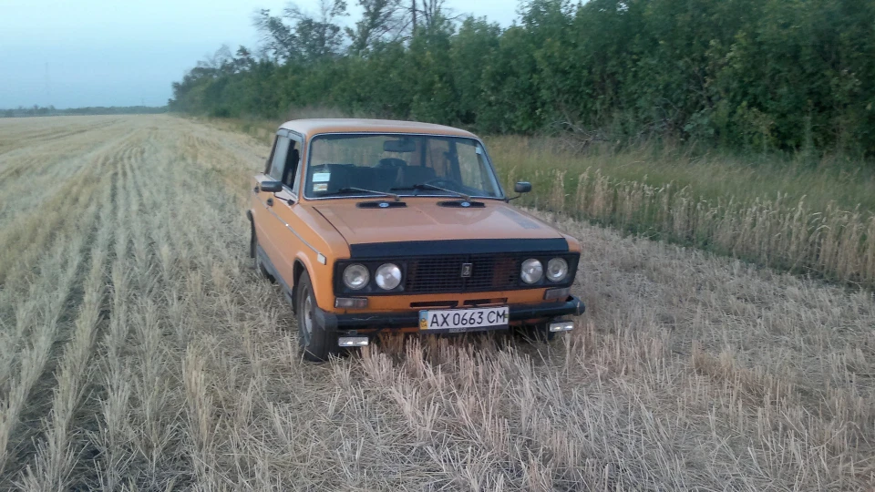 Lada 2106 хоче їздити боком)) 2