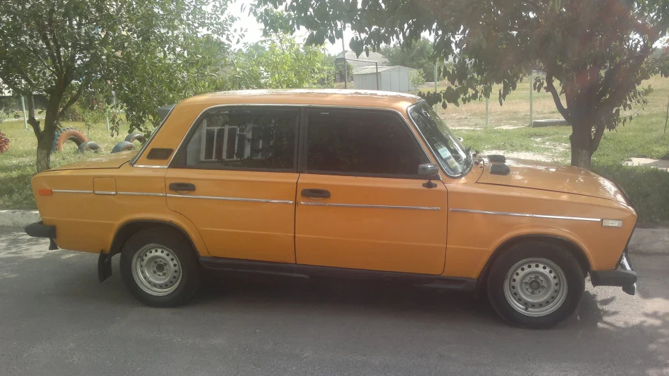 Lada 2106 хоче їздити боком)) 3