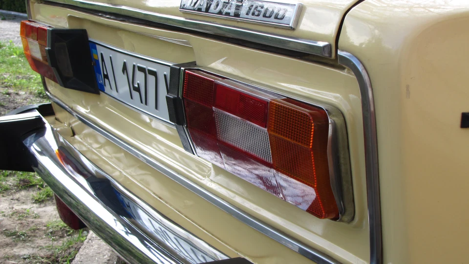 Lada 2106 Жовта примула 1.6 4