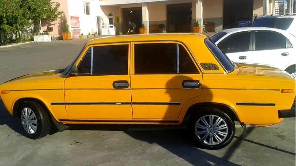Lada 2106 жовтий дідок