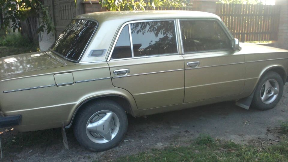 Lada 2106 золотий метал 2