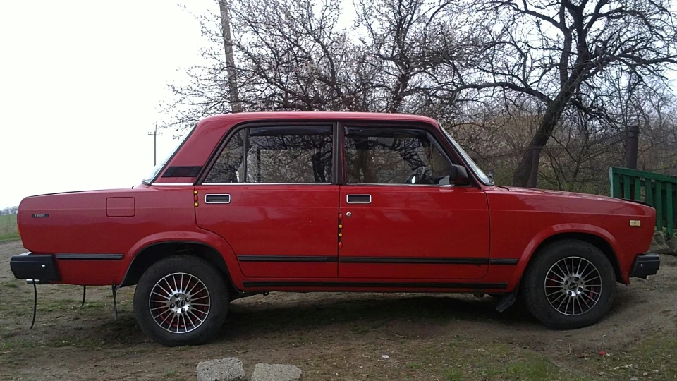 Lada 2107 4