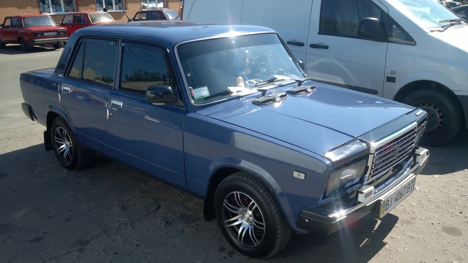 Lada 2107 4