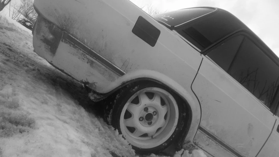 Lada 2107 4