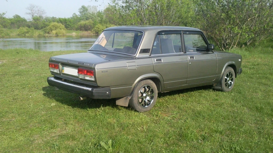 Lada 2107 2