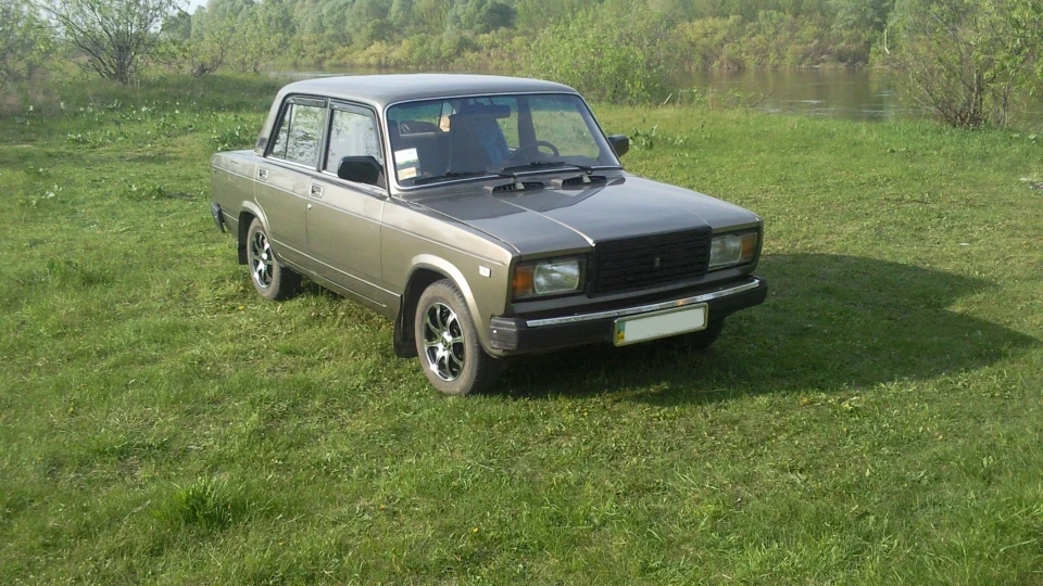 Lada 2107 4