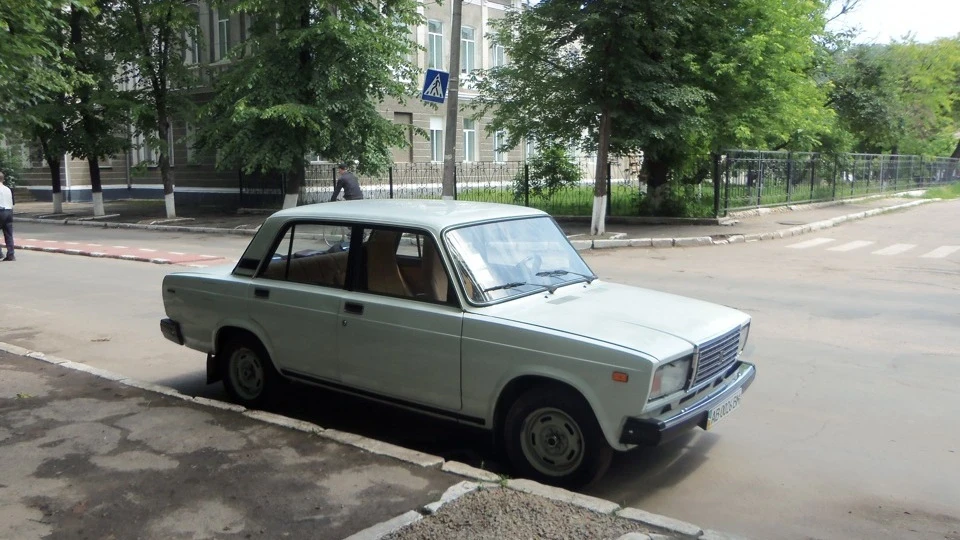 Lada 2107 4