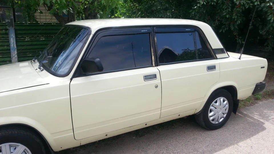 Lada 2107 4