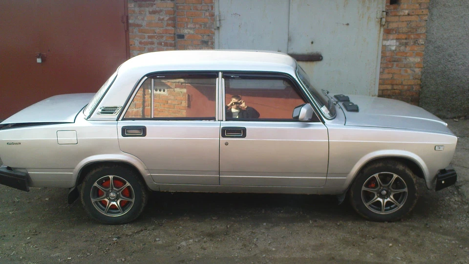 Lada 2107 2
