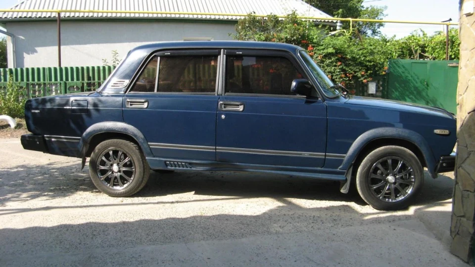 Lada 2107 4