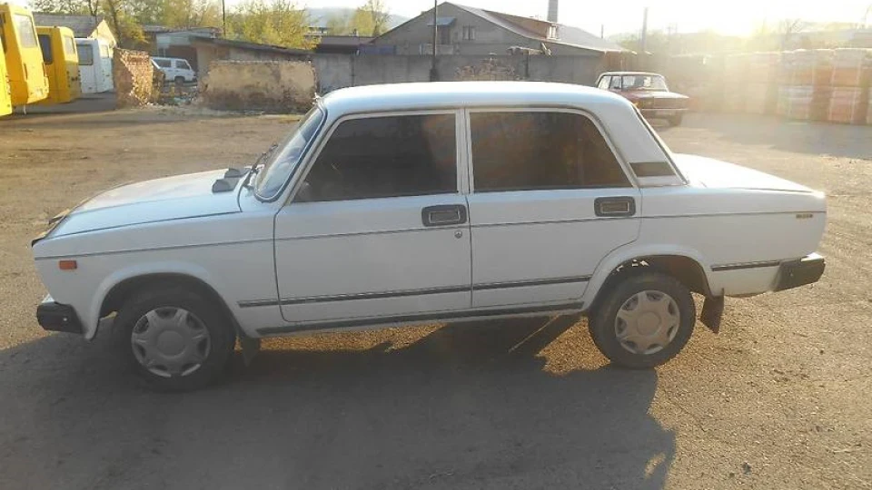 Lada 2107 4