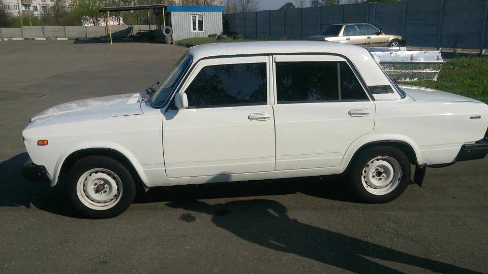 Lada 2107 4