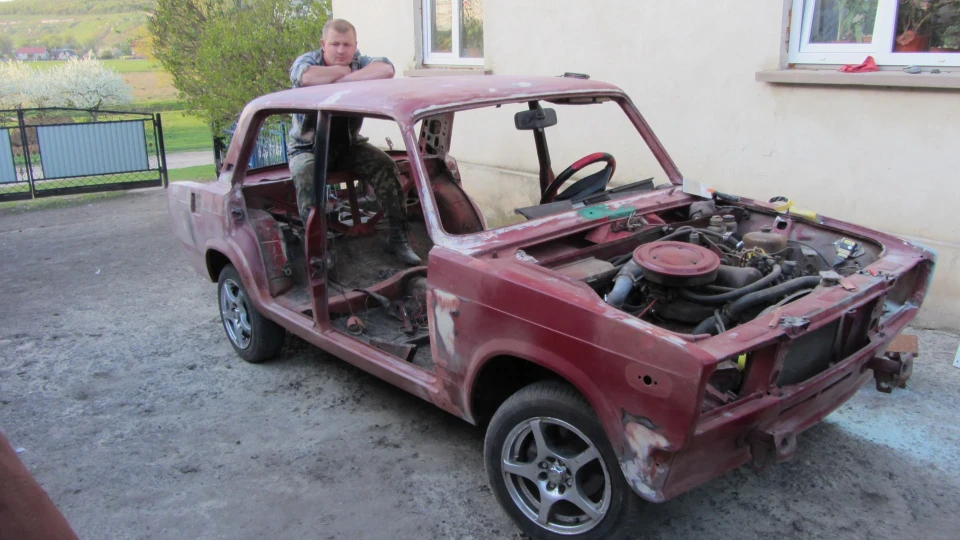 Lada 2107 4