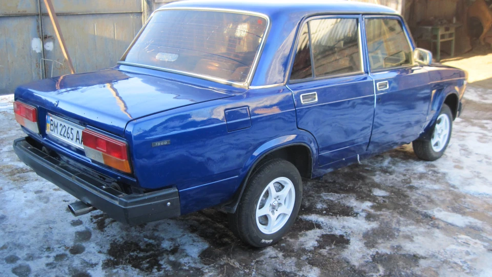 Lada 2107 4