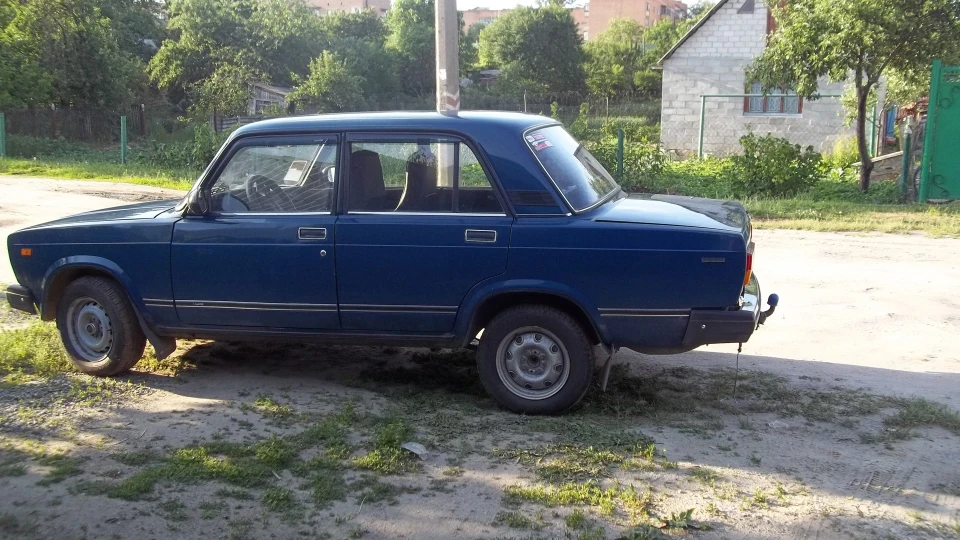 Lada 2107 4