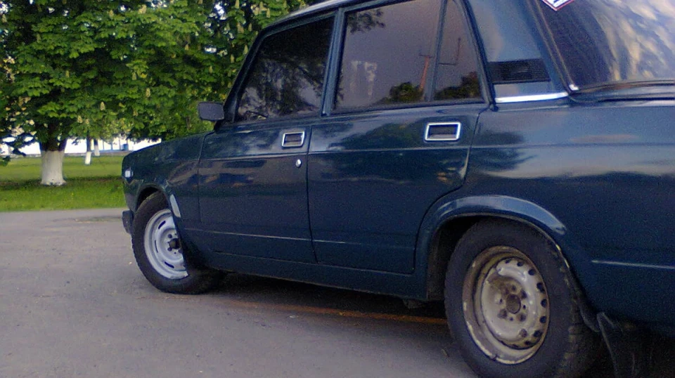 Lada 2107 4