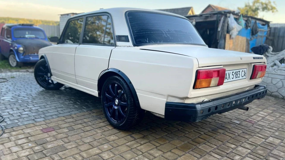 Lada 2107 2