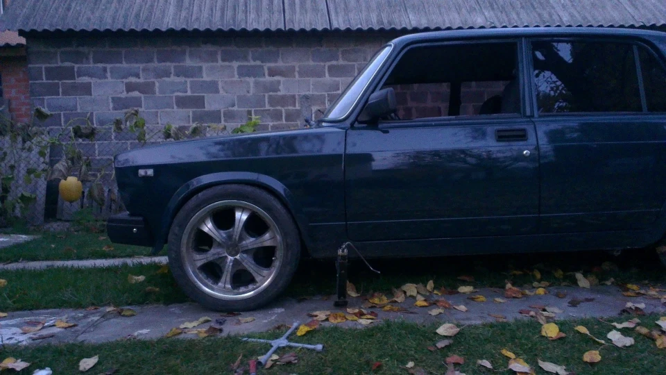 Lada 2107 4