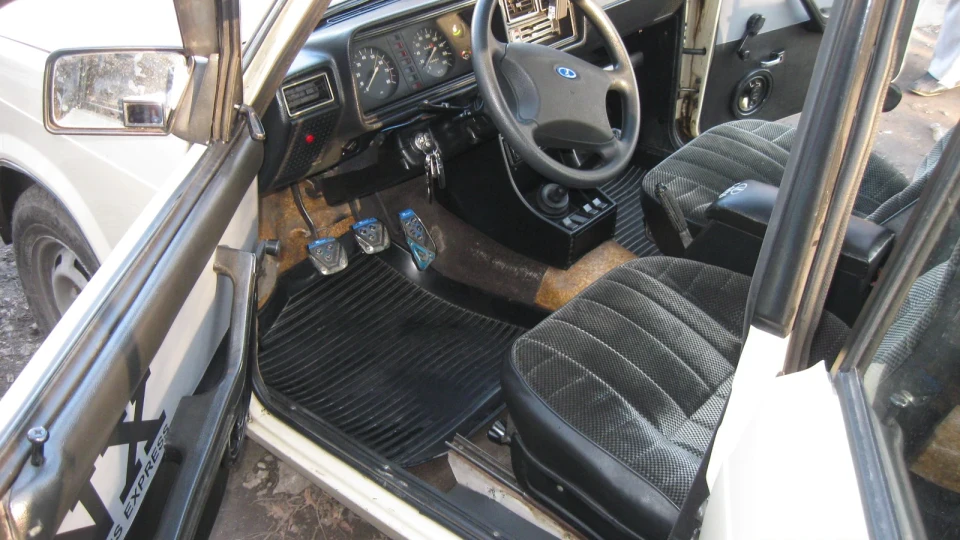 Lada 2107 2