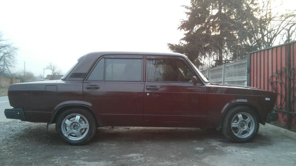 Lada 2107 2