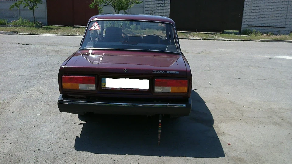 Lada 2107 4