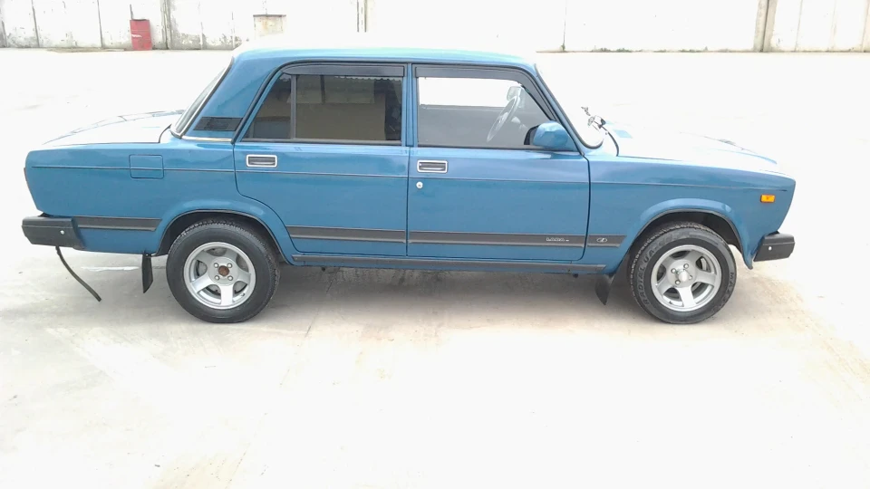 Lada 2107 4
