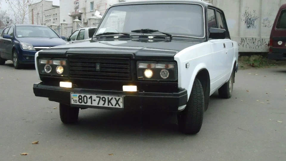 Lada 2107 4