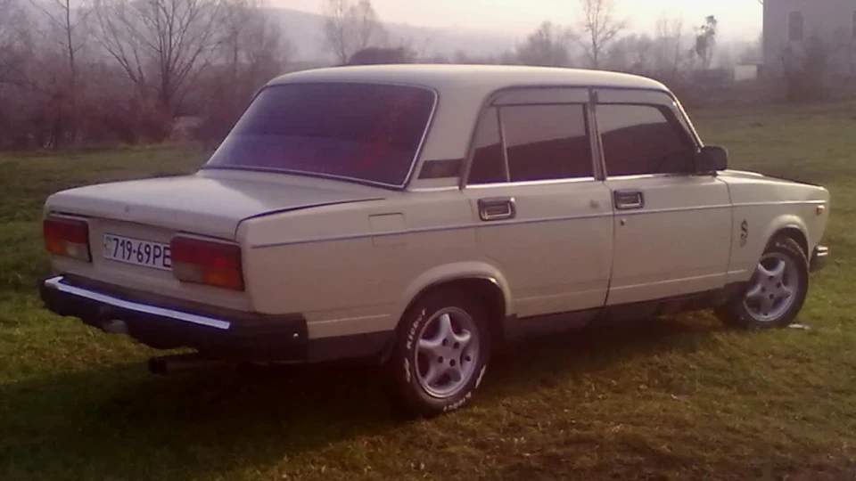 Lada 2107 2