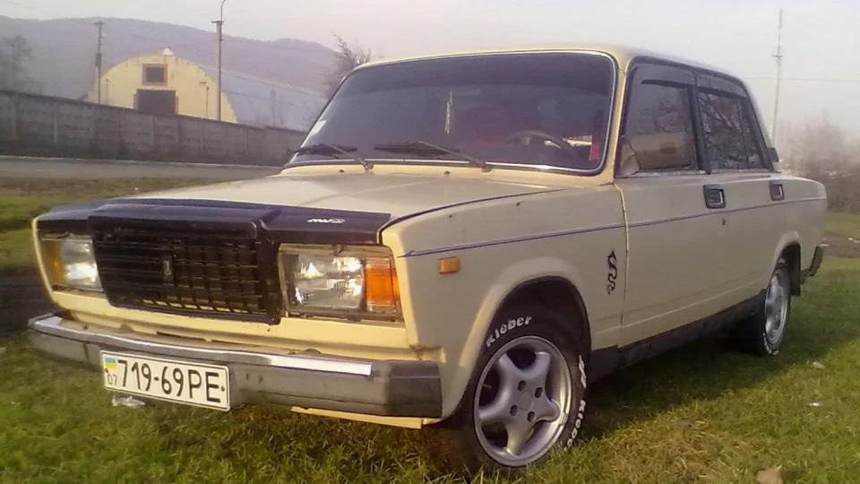 Lada 2107 4