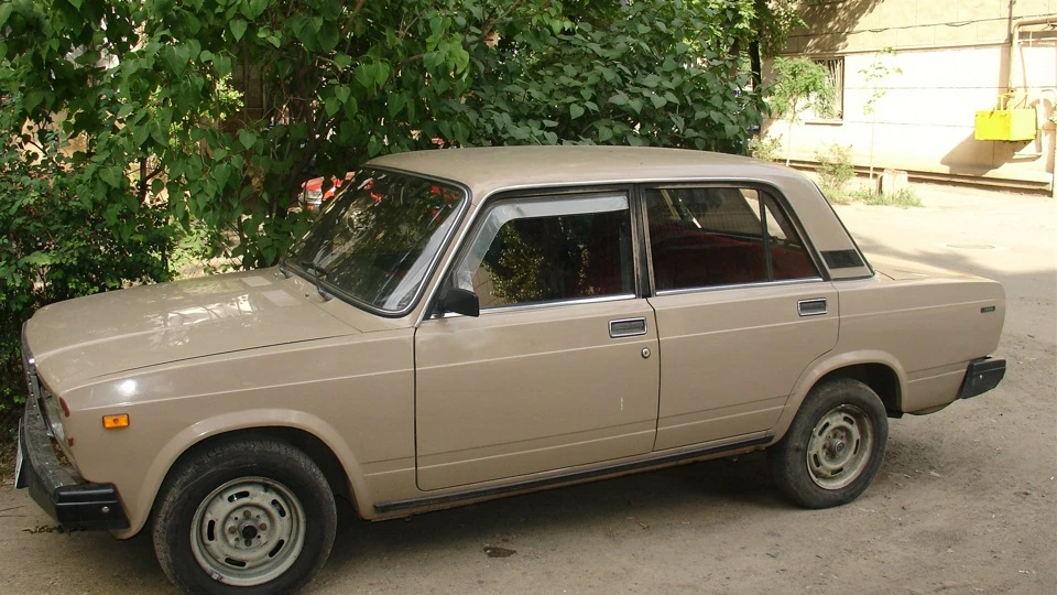 Lada 2107 2