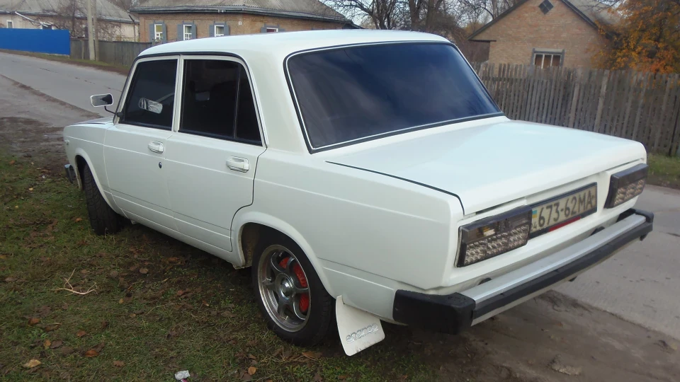 Lada 2107 4