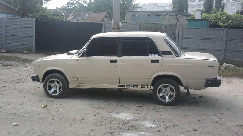 Lada 2107 2