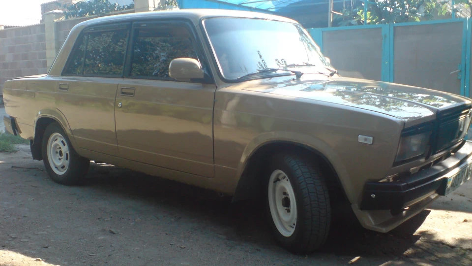 Lada 2107 4