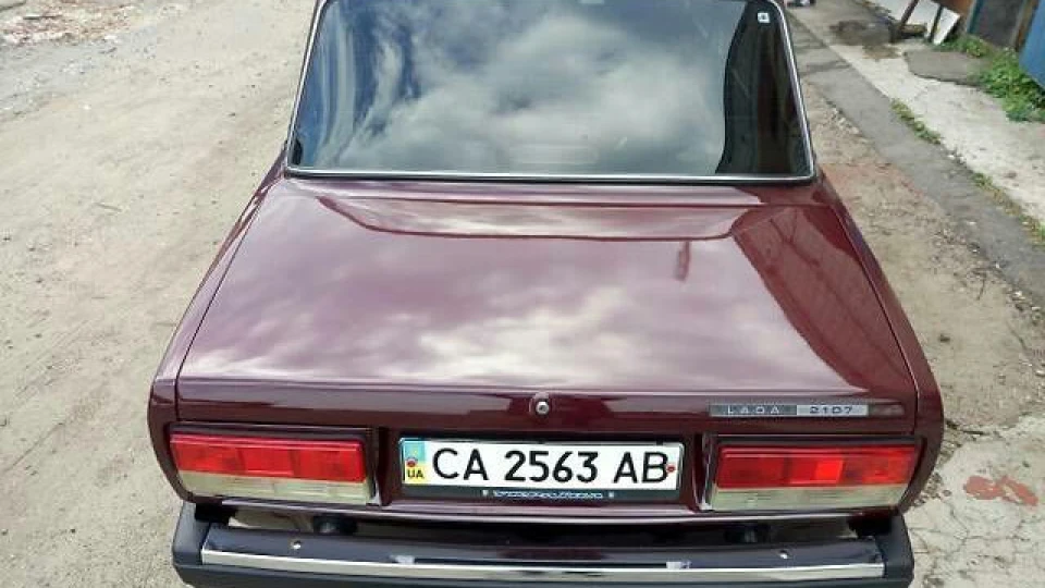 Lada 2107 4
