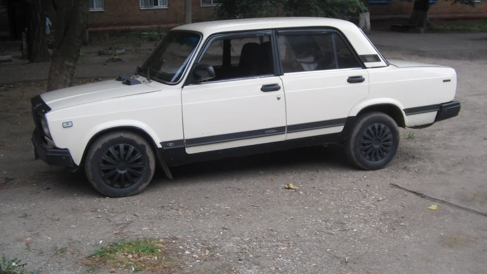 Lada 2107 2