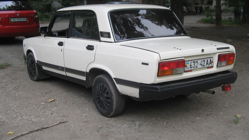 Lada 2107 4