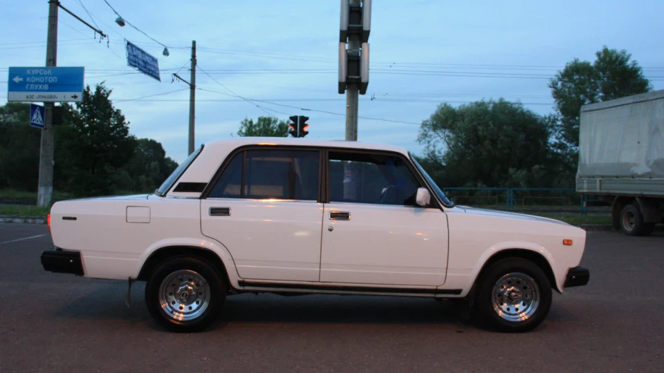 Lada 2107 4