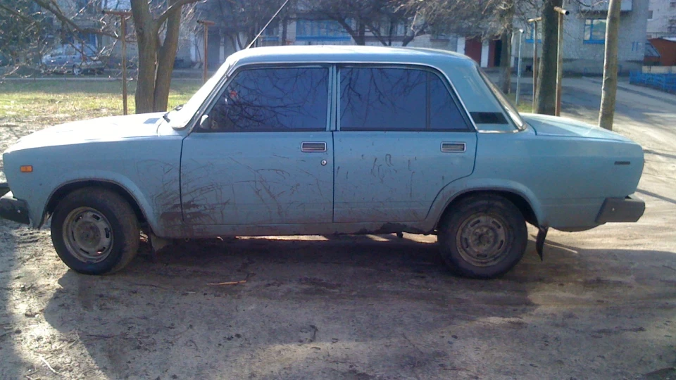 Lada 2107 4