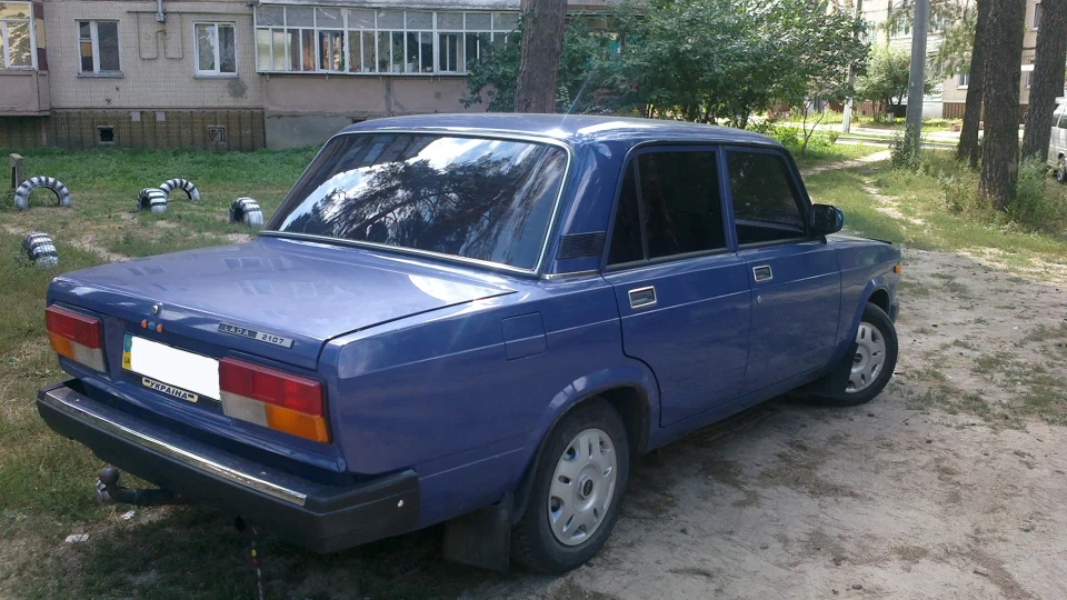 Lada 2107 4