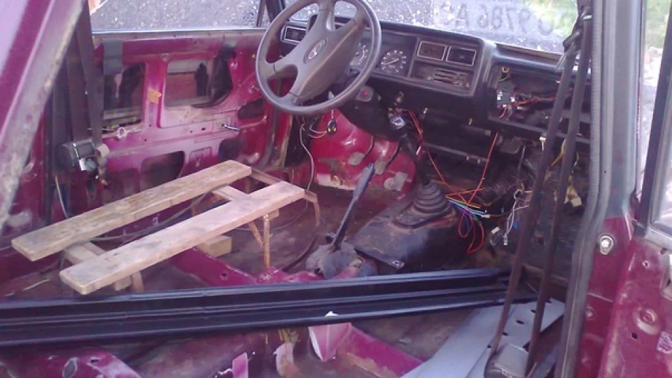 Lada 2107 4