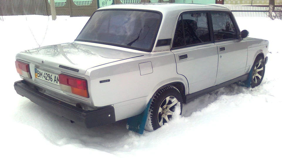 Lada 2107 4
